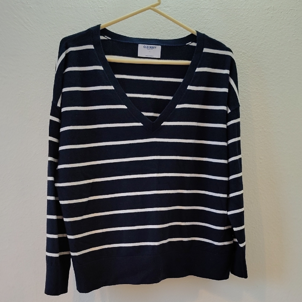 Old Navy Women's V-Neck Sweater in Navy and White Stripes